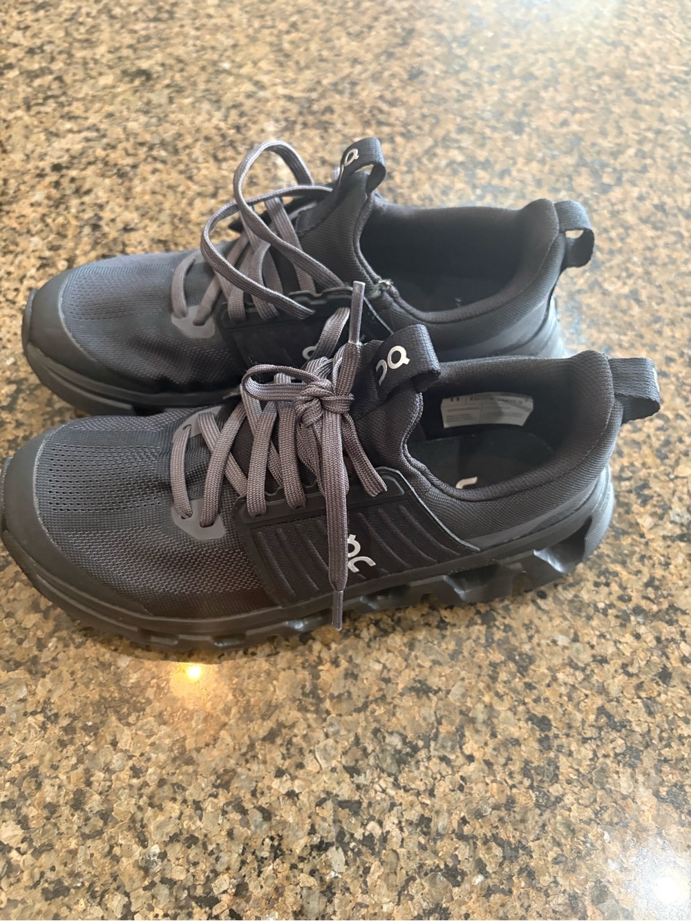 Youth ON sneakers size 5